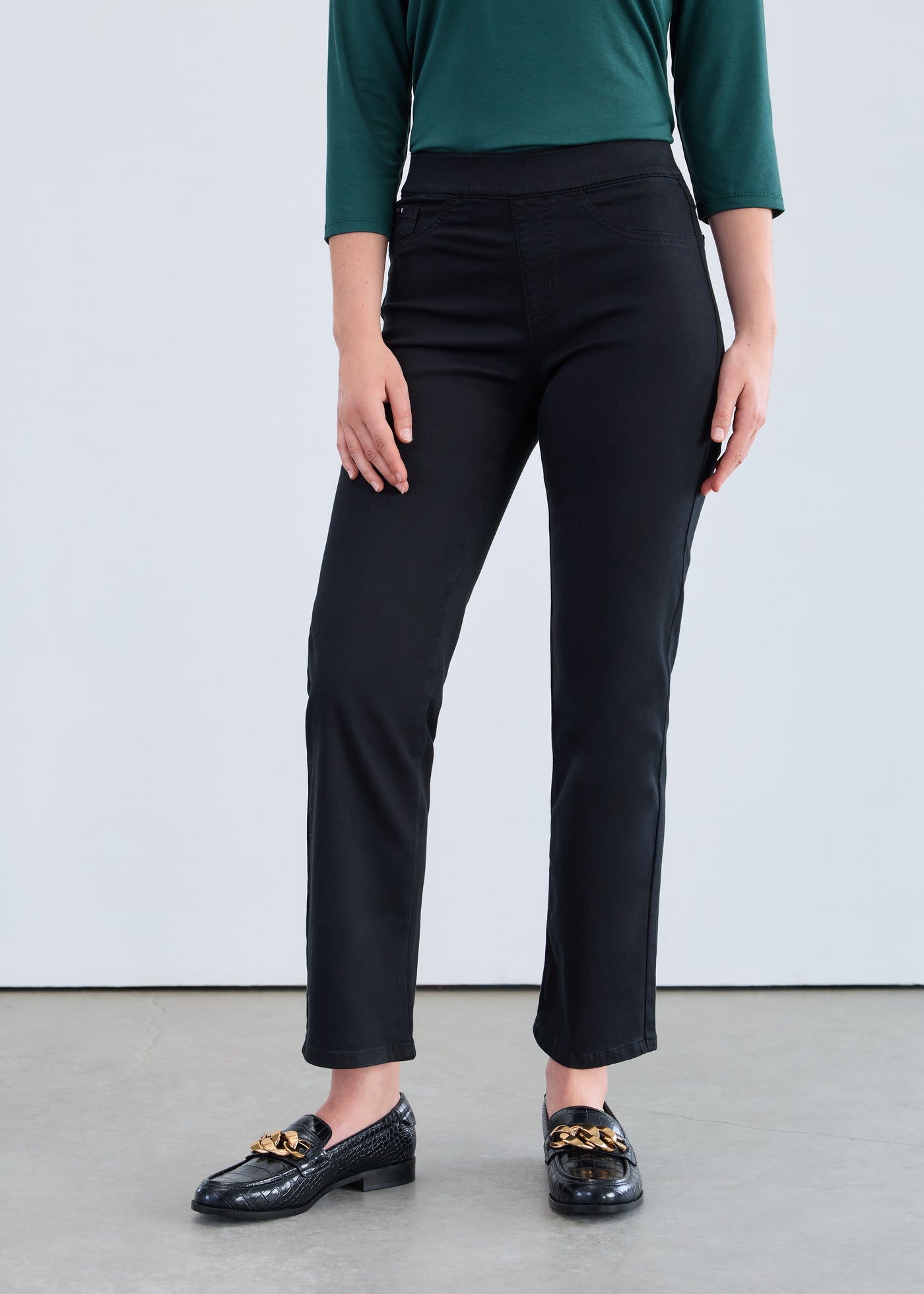 Black Pull-on Straight Ankle Pant
